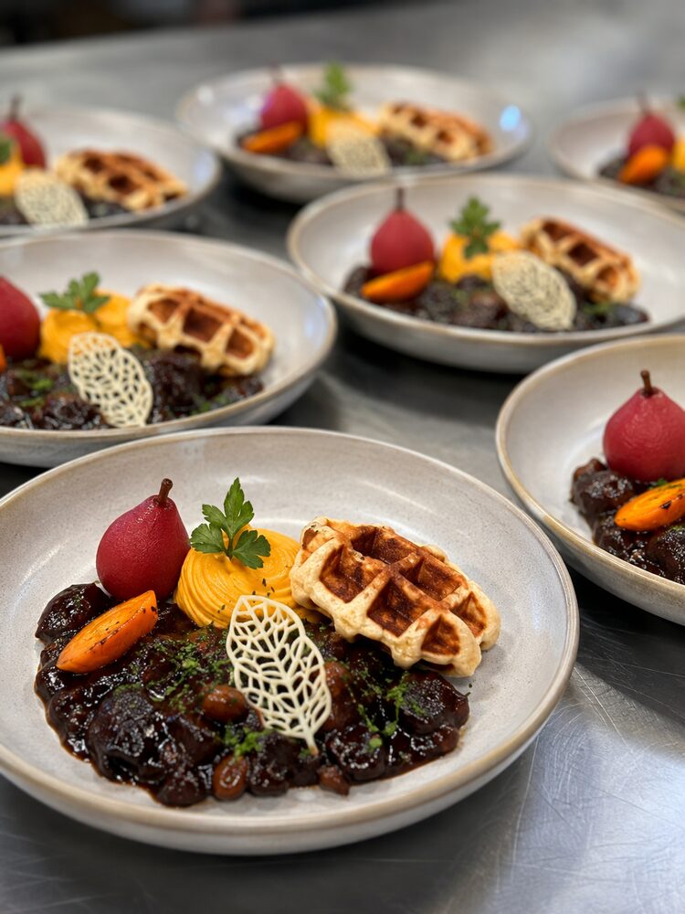 Civet de biche dressé à l'assiette